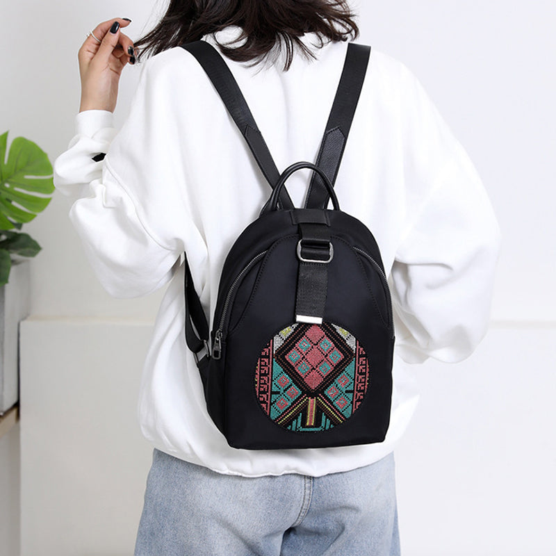 Sac à dos décontracté polyvalent brodé pour femmes en nylon