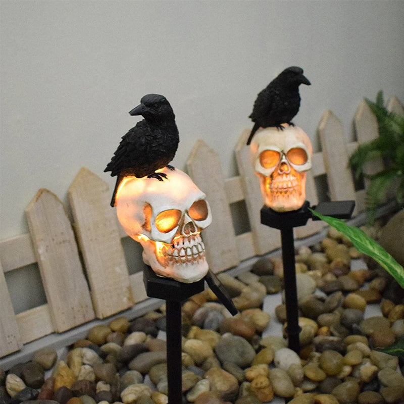Lampe med hodeskalle og kråke