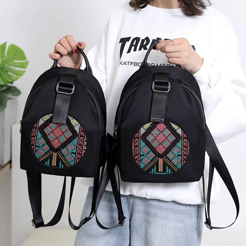 Sac à dos décontracté polyvalent brodé pour femmes en nylon