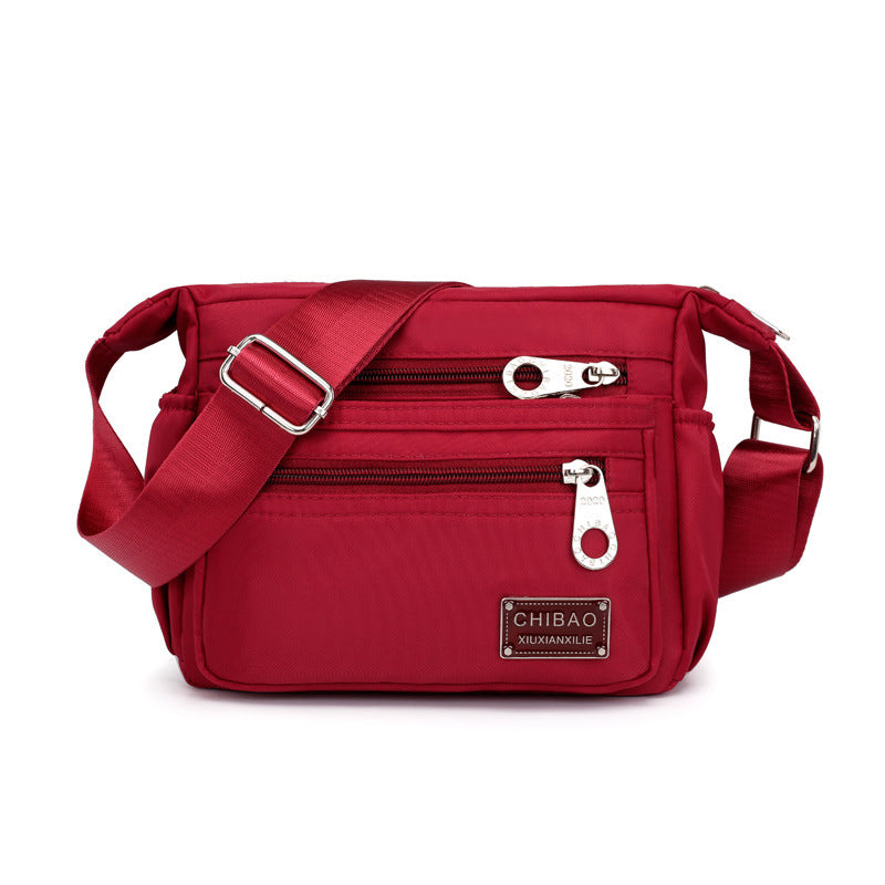Crossbody-veske i flerlags nylon for kvinner