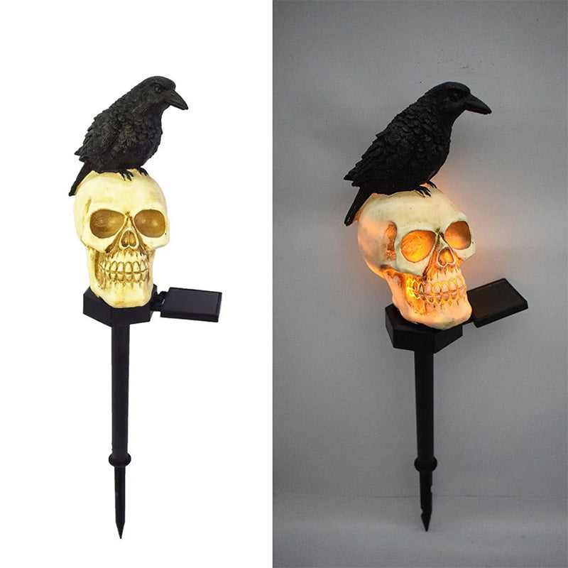 Lampe med hodeskalle og kråke